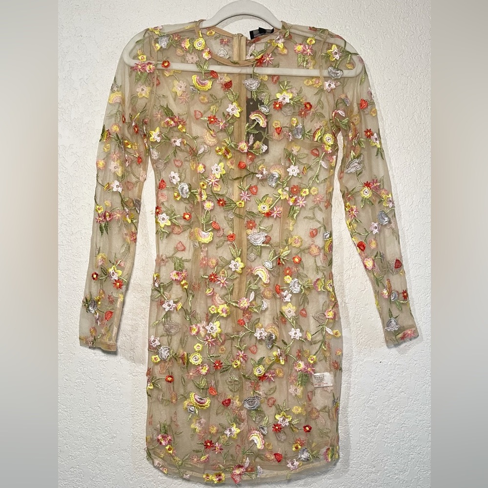 PRETTY LITTLE THING NUDE FLORAL EMBROIDERED SHEER LACE BODYCON DRESS SIZE 4! NEW